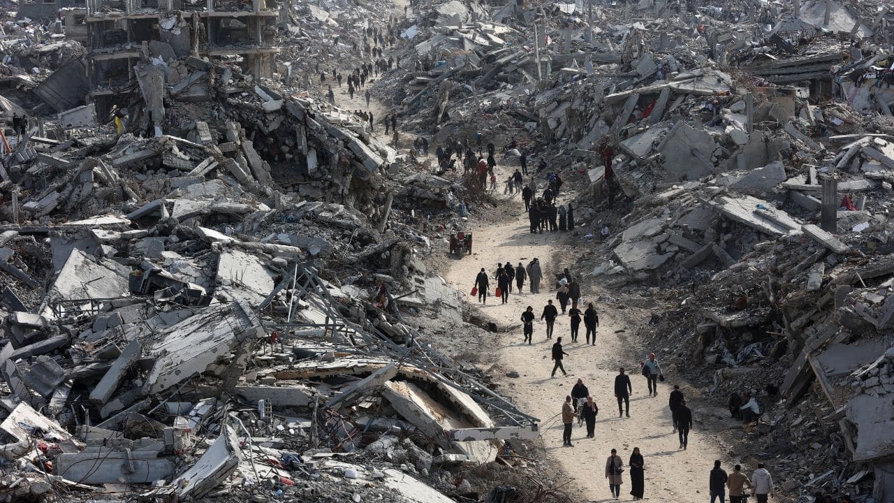 Displaced Gazans head home through rubble as Israel-Hamas truce begins