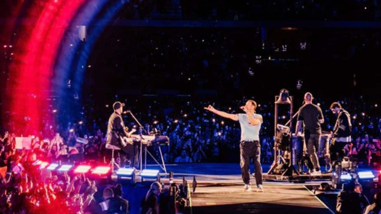 Chris Martin speaks in Hindi at Coldplay's Mumbai concert; says, 'Mumbai mein aakar humein bohot khushi ho rahi hai'