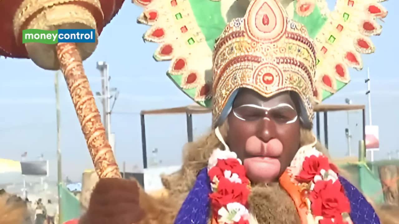 Maha Kumbh Mela 2025: Man Channels Lord Hanuman, Becomes Crowd Favorite