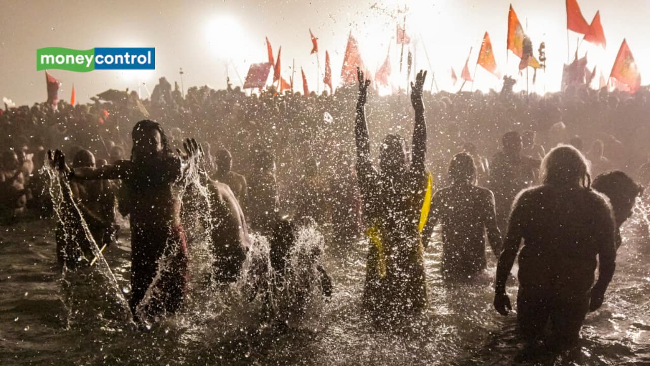 Maha Kumbh 2025: Over 1.59 million Devotees Brave Chilly Weather, Dense Fog for Sacred Dip in Sangam on Day 9