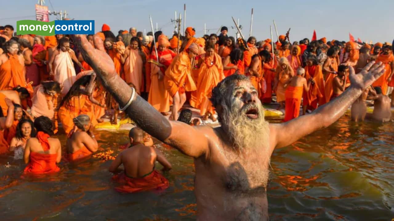 Ayurvedic Baba, Talwar Baba, and Damru Baba – The Unique Babas at Mahakumbh 2025