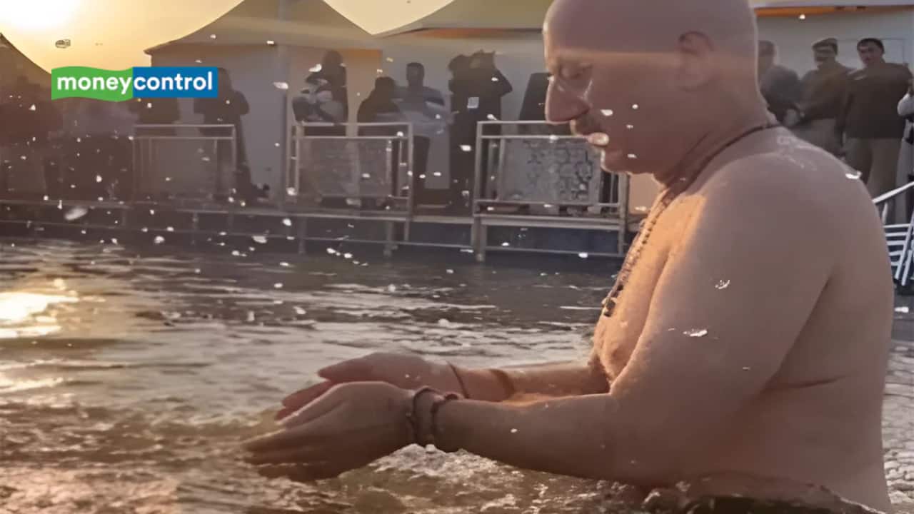 Maha Kumbh Mela 2025: Anupam Kher Gets Emotional After Holy Dip in Sangam