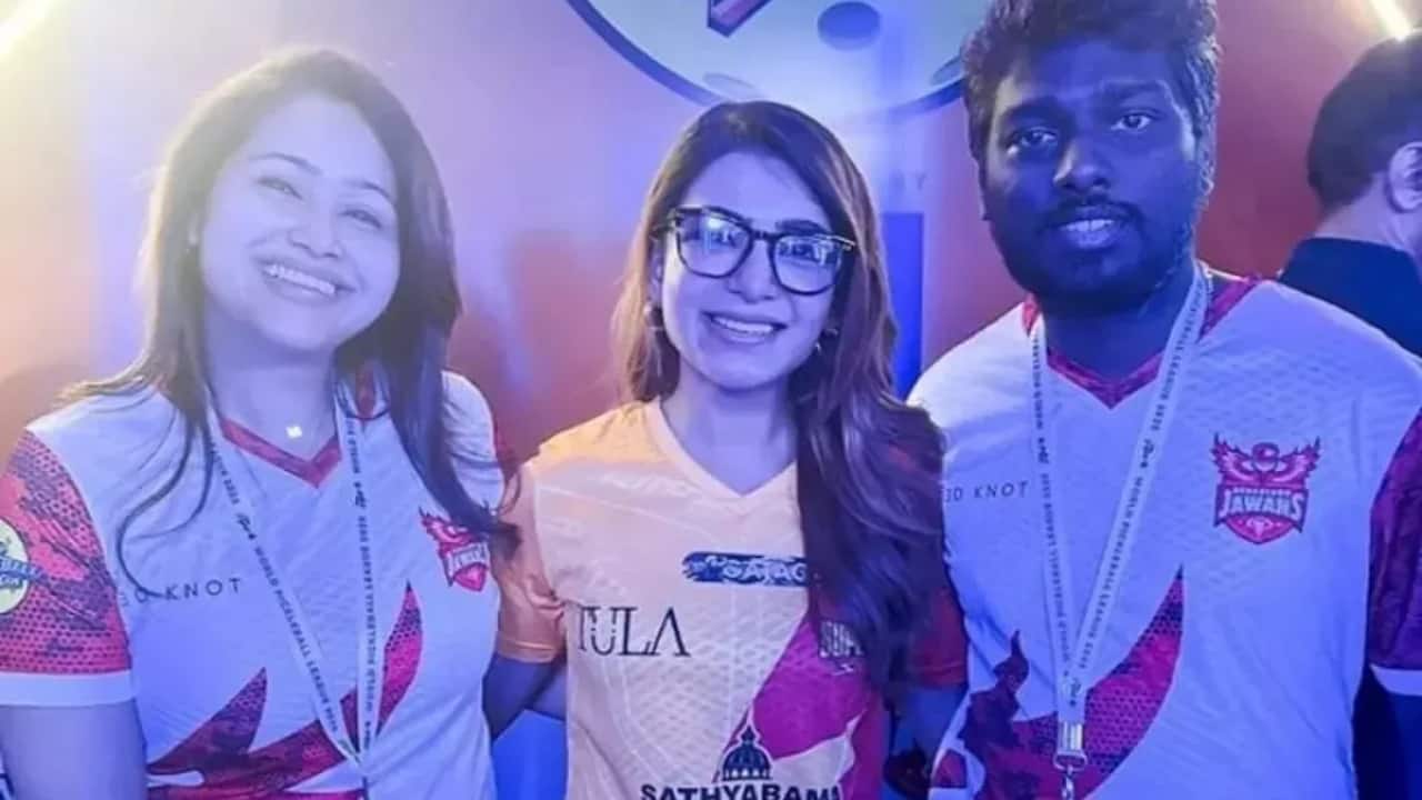 Samantha Ruth Prabhu meets Atlee and his family at an event 