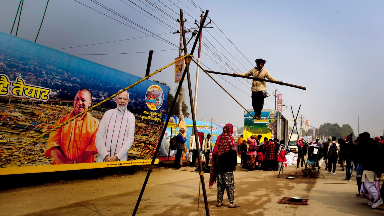 Brave Kids Performing Stunts: Small kids showcasing daring stunts mesmerize the crowd, balancing on ropes or performing acrobatics, adding a mix of talent and thrill to the spiritual gathering. (Image: Sanjit Kumar)