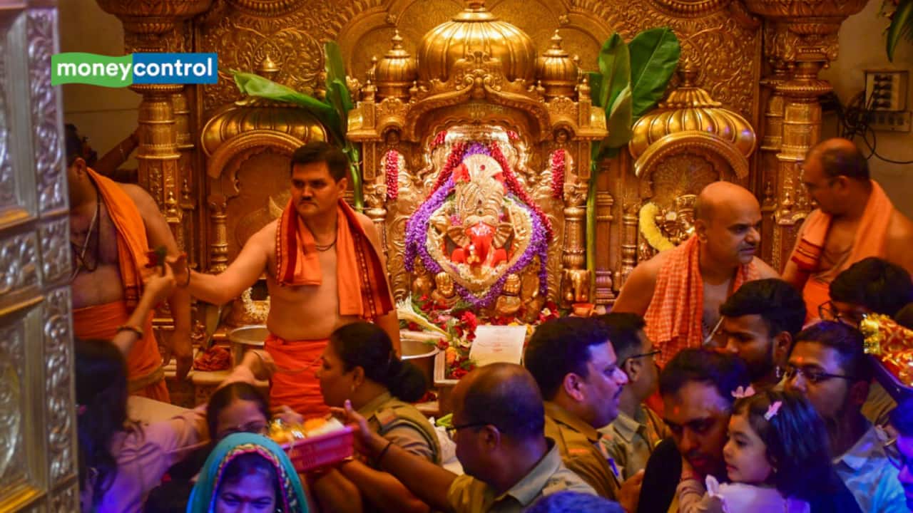 Siddhivinayak temple in Mumbai imposes new dress code, bans torn jeans, skirts