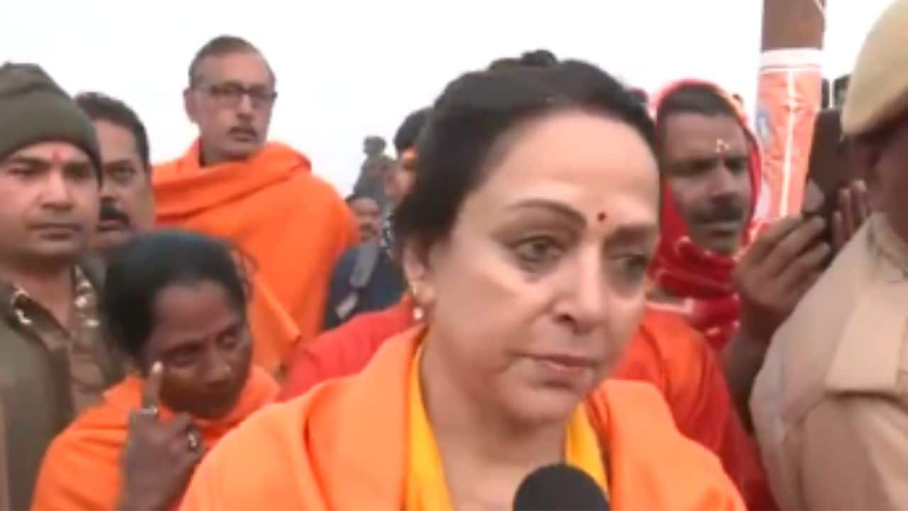 Hema Malini takes a holy dip at Triveni Sangam during Maha Kumbh, says "itne karooron log aaye hue hain..."