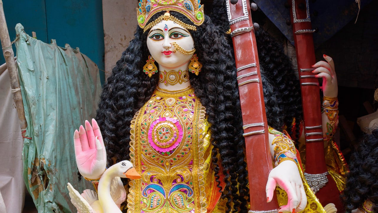 Yellow as a Symbol of Learning: In Hindu culture, yellow is associated with intellect and learning. Students wear yellow clothes and offer yellow flowers to seek the blessings of Saraswati for success in their studies. (Image: Canva)