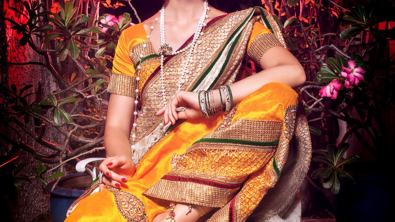 Yellow in Nature’s Balance: The vibrant yellow of spring signifies renewal and balance in nature. It is a reminder of the connection between human creativity and the natural world during the auspicious festival. (Image: Canva)
