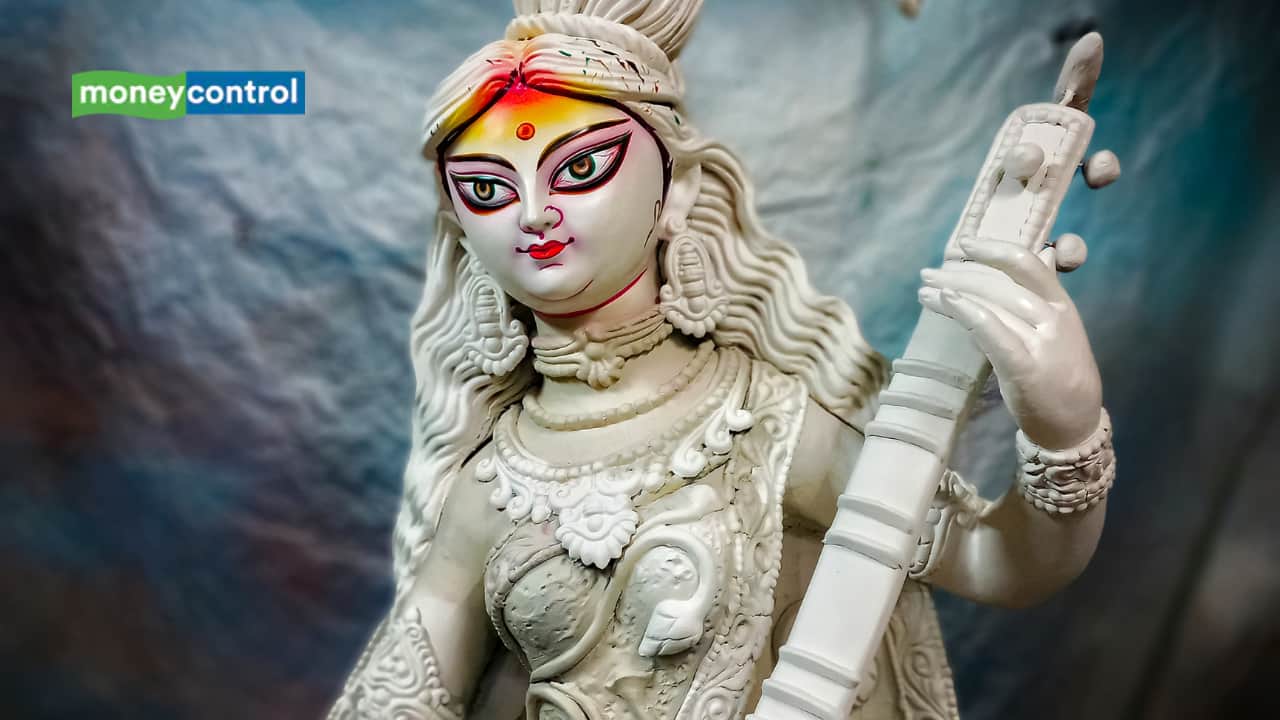 Saraswati Puja 2025: The #1 Mantra for Academic Success to Try on Basant Panchami