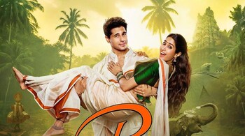 Janhvi shares a BTS pic from the sets of Param Sundari