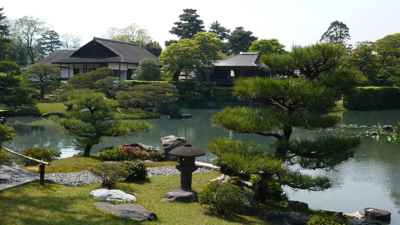 6. Katsura Imperial Villa (Kyoto) A stunning example of traditional Japanese architecture and landscaping, Katsura Imperial Villa offers an immersive experience into Japan’s historic design philosophy. Advance reservations are required, but the guided tour is an unforgettable journey through beauty and balance. (Image: Canva)