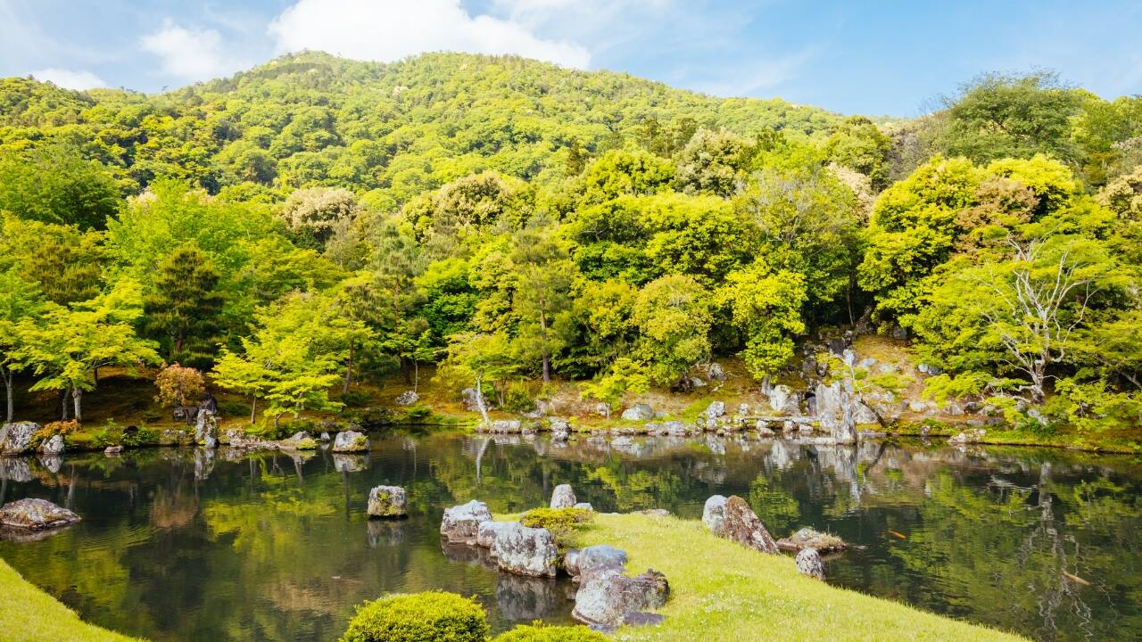 8. Tenryu-ji (Kyoto) A UNESCO World Heritage Site, Tenryu-ji is a Zen temple garden in Arashiyama that perfectly integrates nature with Buddhist aesthetics. The garden’s reflective pond, set against a backdrop of bamboo forests and mountains, creates an unforgettable atmosphere. (Image: Canva)