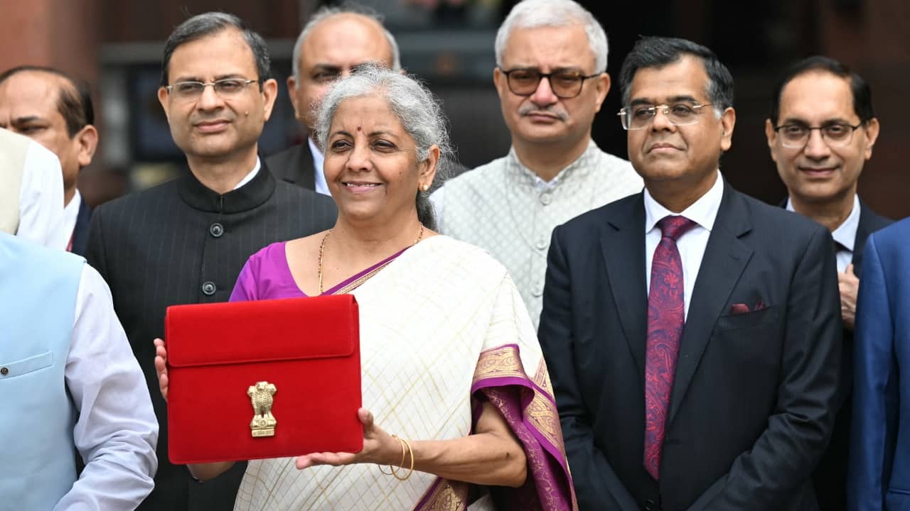 Govt expects 10% increase in dividend from RBI thanks to mega dollar sale Govt expects 10% increase in dividend from RBI thanks to mega dollar sale