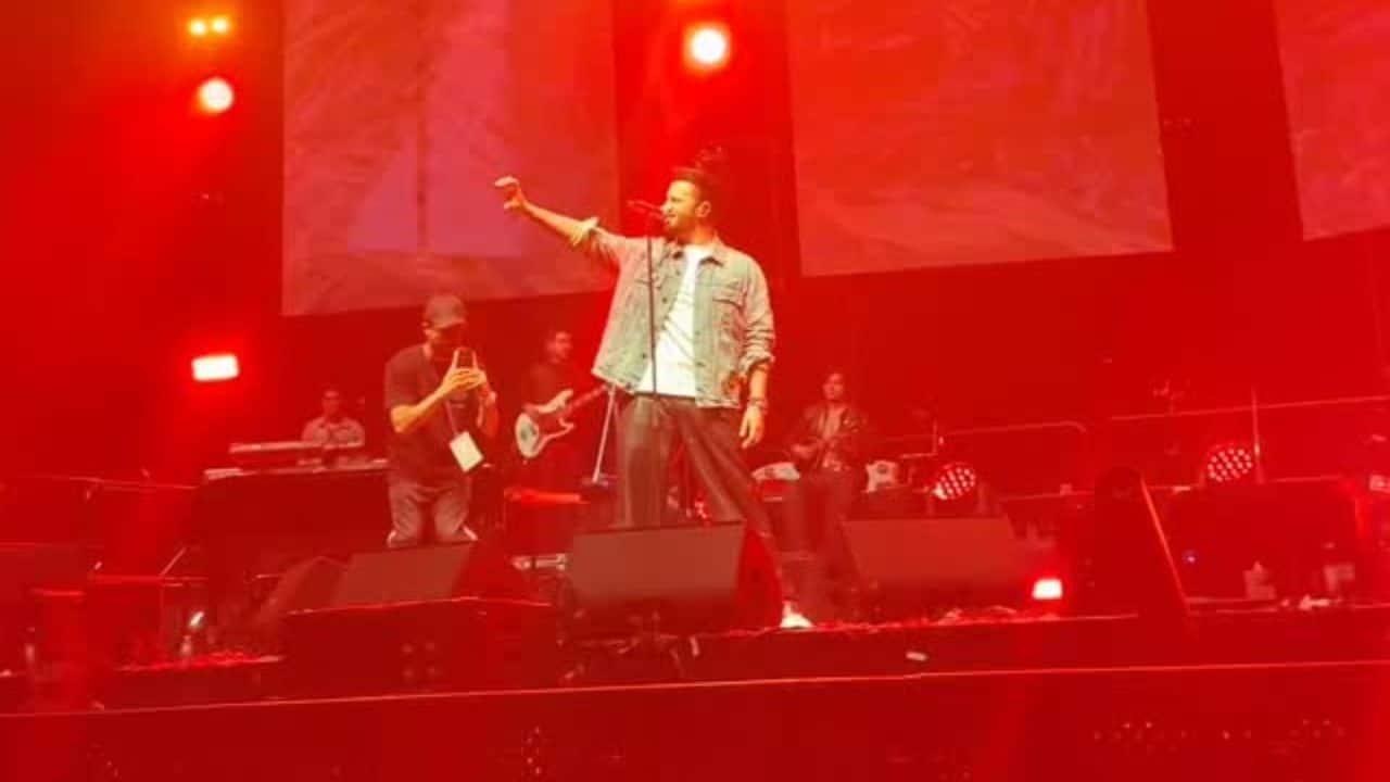 Atif Aslam's rendition of AR Rahman's 'Dil Se' leaves Dubai fans spellbound, watch