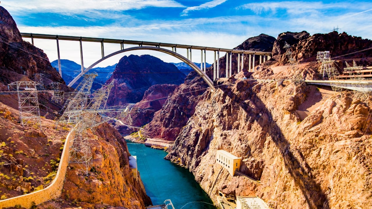 2. Hoover Dam Location: Border of Arizona and Nevada, USA The Hoover Dam isn't just a great piece of engineering; it's also a place where gravity acts weird. If you throw water off the edge of the dam, it looks like it floats up instead of falling down. This happens because of the strong upward air currents that the dam's shape and the area around it create. (Image: Canva)