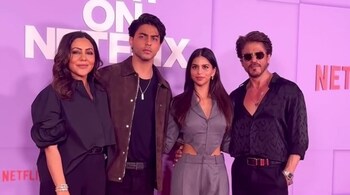 SRK with Aryan, Suhana and wife Gauri
