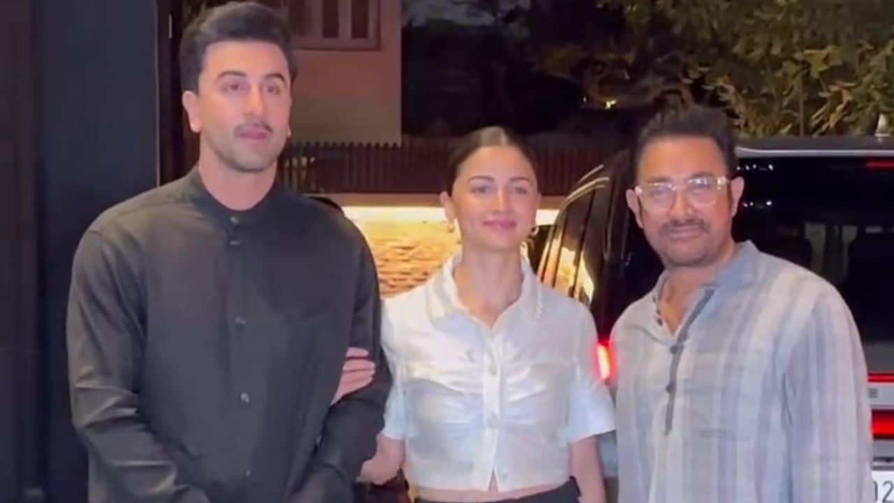 Ranbir Kapoor, Alia Bhatt pose with Aamir Khan at the special screening of Loveyapa