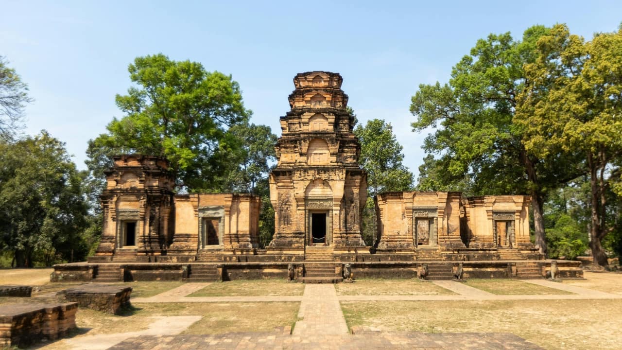 To help you plan your journey, Agoda has curated a list of the top five iconic temples that blend history, spirituality, and stunning architecture. From Cambodia’s legendary Angkor Wat to the vibrant Batu Caves in Malaysia, these sacred sites promise an unforgettable experience. (Image: Canva)