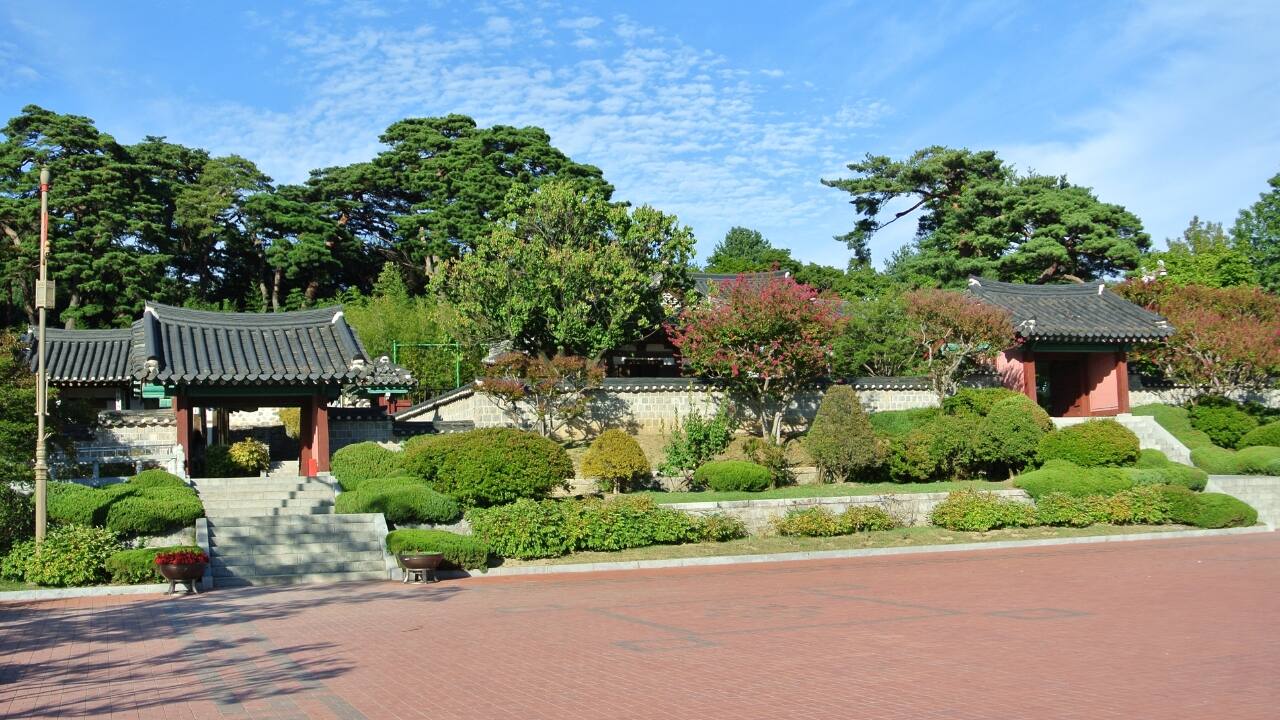 5. Gangneung, South Korea – Fresh Coastal Breezes &amp; Cultural Charm Want ocean-fresh air with a side of Korean culture? Gangneung, located along South Korea’s east coast, offers pristine beaches, stunning mountain views, and cool, clean air all year round. It’s also a hotspot for Korean coffee culture and traditional heritage sites, making it an exciting mix of old and new. (Image: Canva) Must-do: Visit Jeongdongjin Beach for an epic sunrise and sip hand-drip coffee at a seaside café