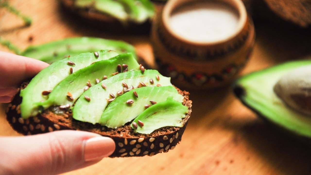Avocado toast with flaxseeds: Spread a thick layer of fresh cream on a slice of whole-grain toast. Mash a ripe avocado with a dash of salt and pepper, and spread it evenly on top of the cream. Sprinkle ground flaxseeds and black pepper over the avocado, then serve for a delicious, healthy breakfast or snack full of healthy fats and fibre (Image: Canva)