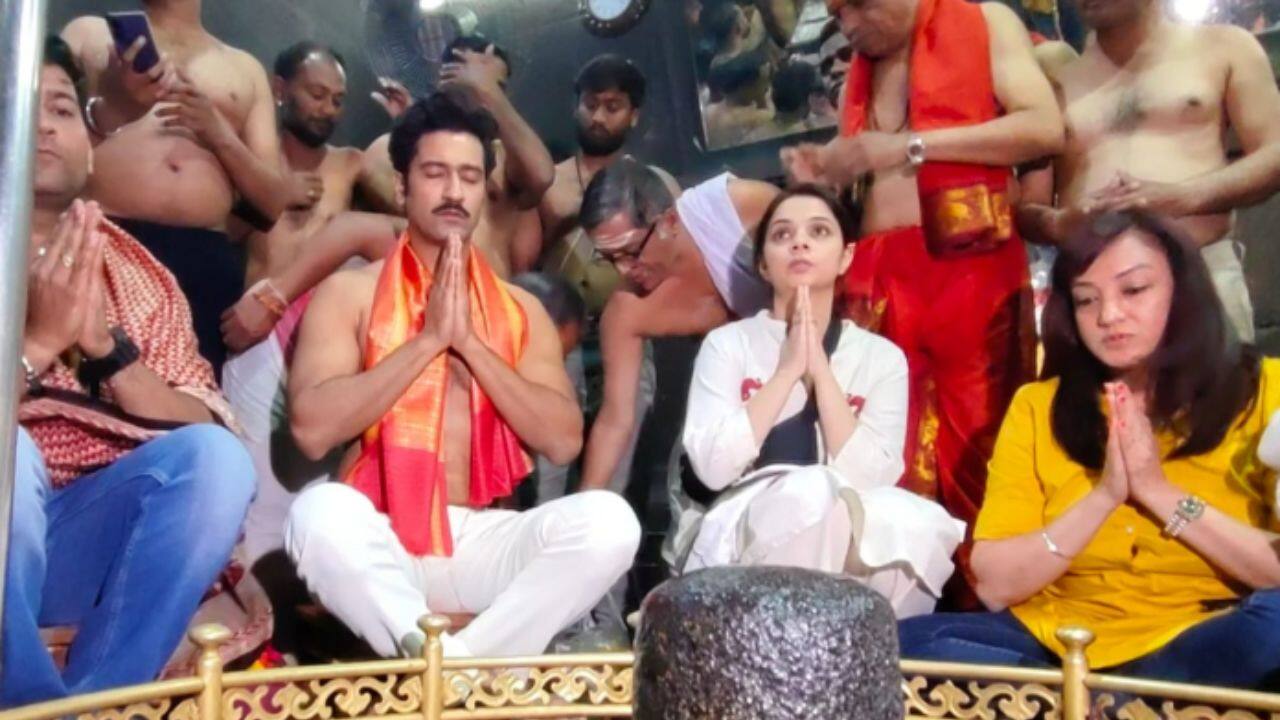 Vicky Kaushal seeks blessings at Grishneshwar Temple in Aurangabad ahead of Chhaava release, watch here