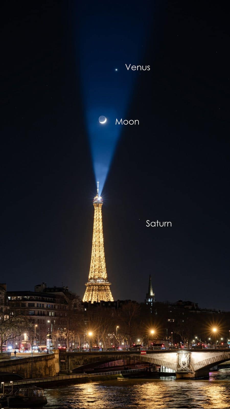 The photo also captured Saturn in the night sky. (Image: Gwenaël Blanck)