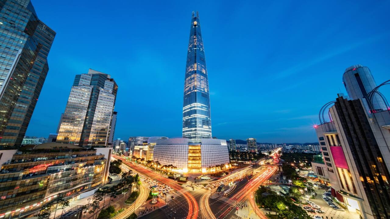 1. Lotte World – The Ultimate K-Drama Date Spot If there’s one thing K-dramas have taught us, it’s that theme park dates are a must. Lotte World is where romance blossoms—whether it’s a ride on the carousel (Stairway to Heaven) or a sweet cotton candy moment (Business Proposal). This magical amusement park is perfect for fun-loving travelers and couples looking to recreate those iconic drama moments. Must-Do: Ride the carousel for a fairytale moment, just like in Stairway to Heaven. (Image: Canva)