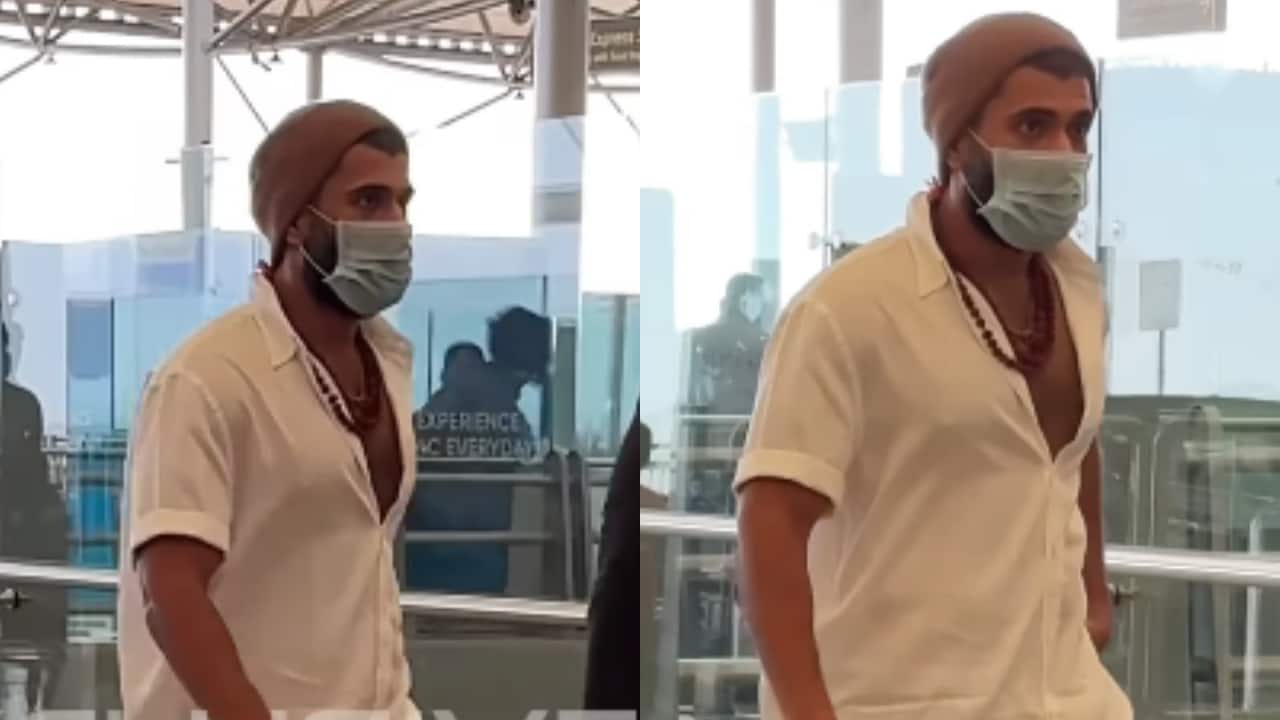 Vijay Devarakonda leaves for Maha Kumbh Mela with mother 
