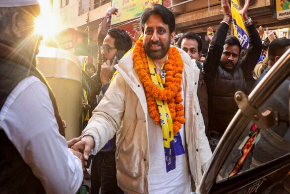 Okhla Election Result 2025 Live: Amanatullah Khan takes massive lead of over 33,000 votes against BJP's Manish Chaudhary Okhla Election Result 2025 Live: Amanatullah Khan takes massive lead of over 33,000 votes against BJP's Manish Chaudhary