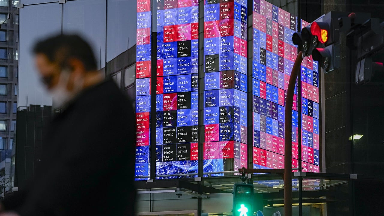Trump-driven volatility sends Asian funds searching for shelter