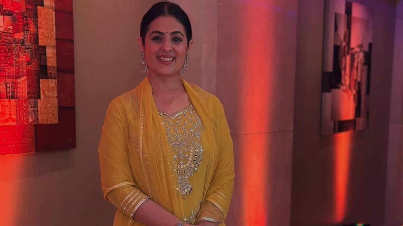 Anjana Sukhani opens up about being forced into kissing scene with Anil Kapoor without warning; says, 'I was not told about it till the end'