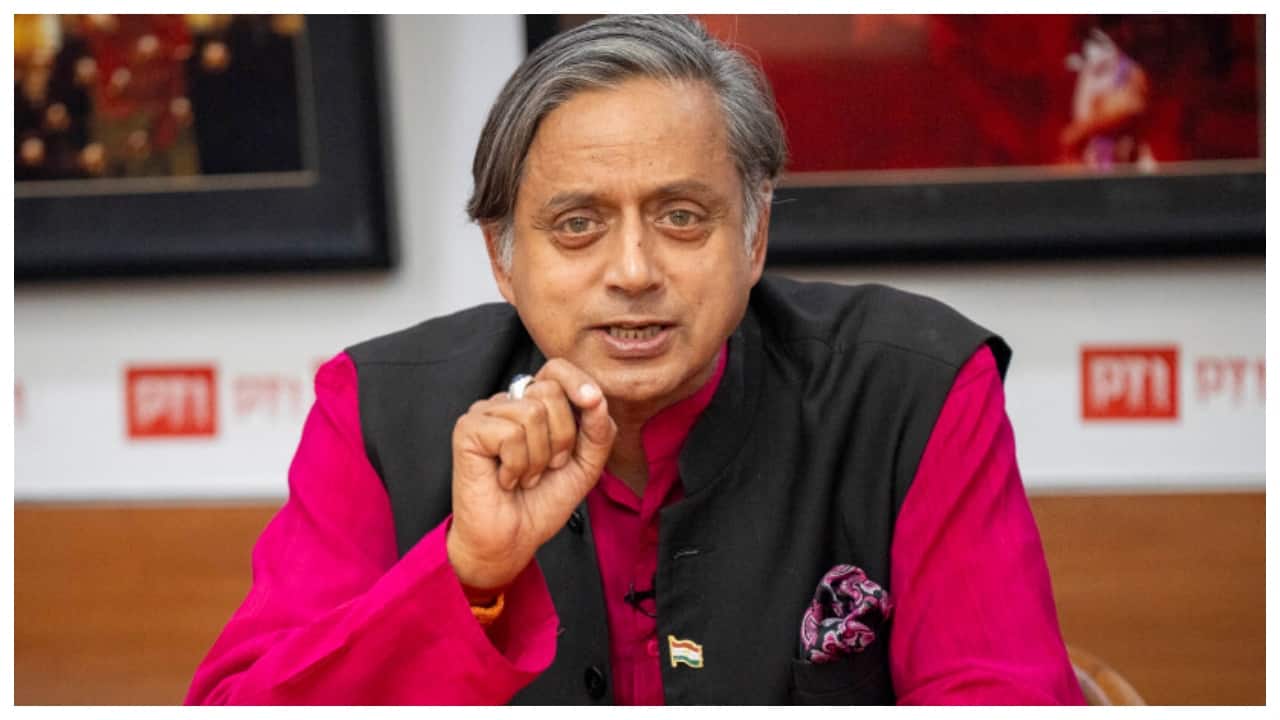 Shashi Tharoor: Suitors aplenty but no great options Shashi Tharoor: Suitors aplenty but no great options