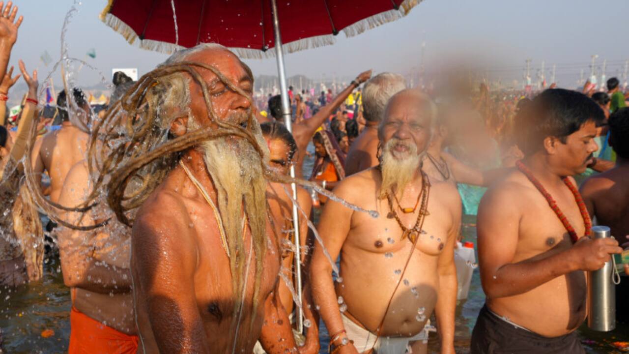 Maha Kumbh Magh Purnima Snan 2025: Stunning Photos of Devotees Taking a Holy Dip at Sangam