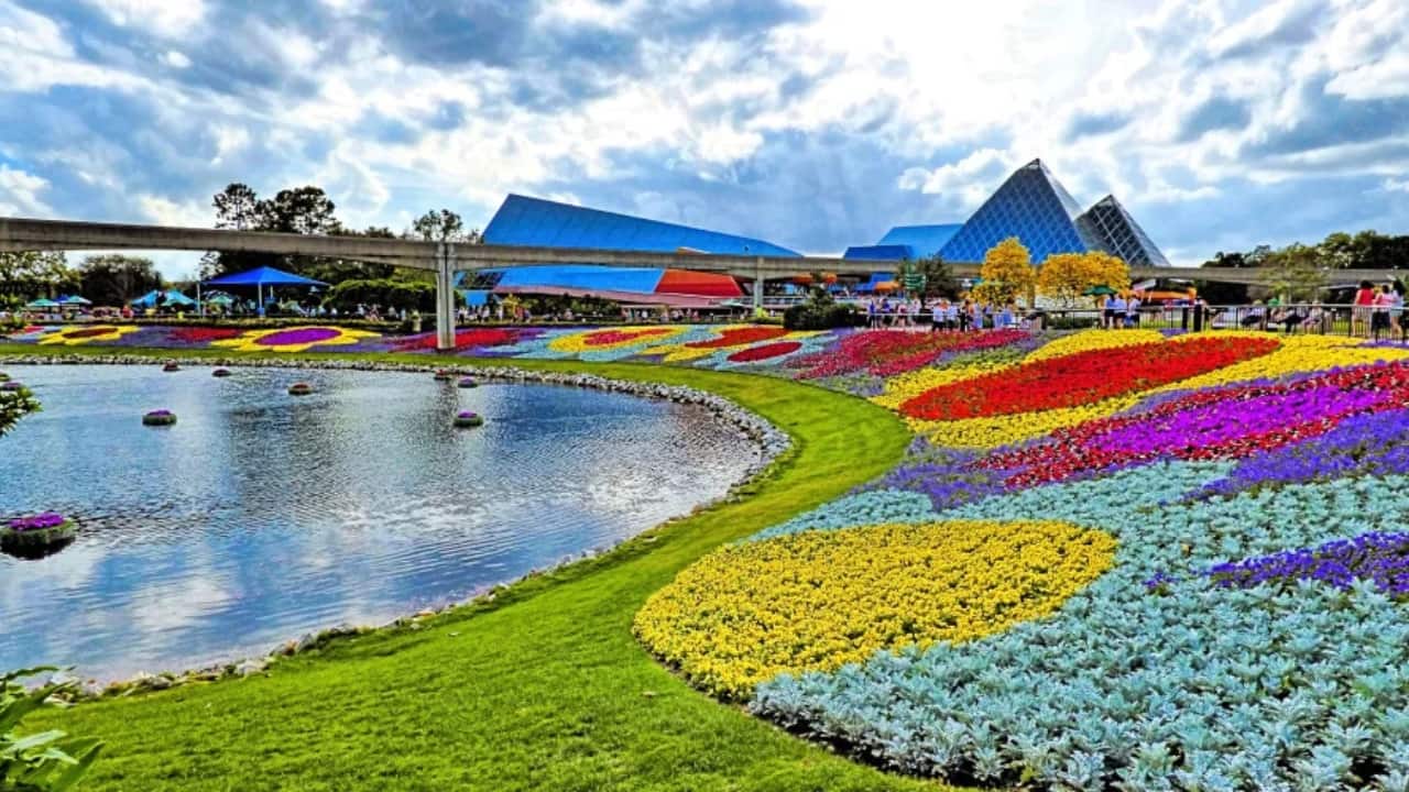 3. International Flower Festival, Gangtok Best time to visit: April and May Gangtok’s International Flower Festival is a celebration of color and fragrance, with over 1,000 species of flowers in full bloom. Set against the dramatic backdrop of the Himalayas, this festival is a feast for the senses. Capture picture-perfect moments in traditional Sikkimese attire, explore monasteries, and let the mountain air weave magic into your love story. (Image: Canva)