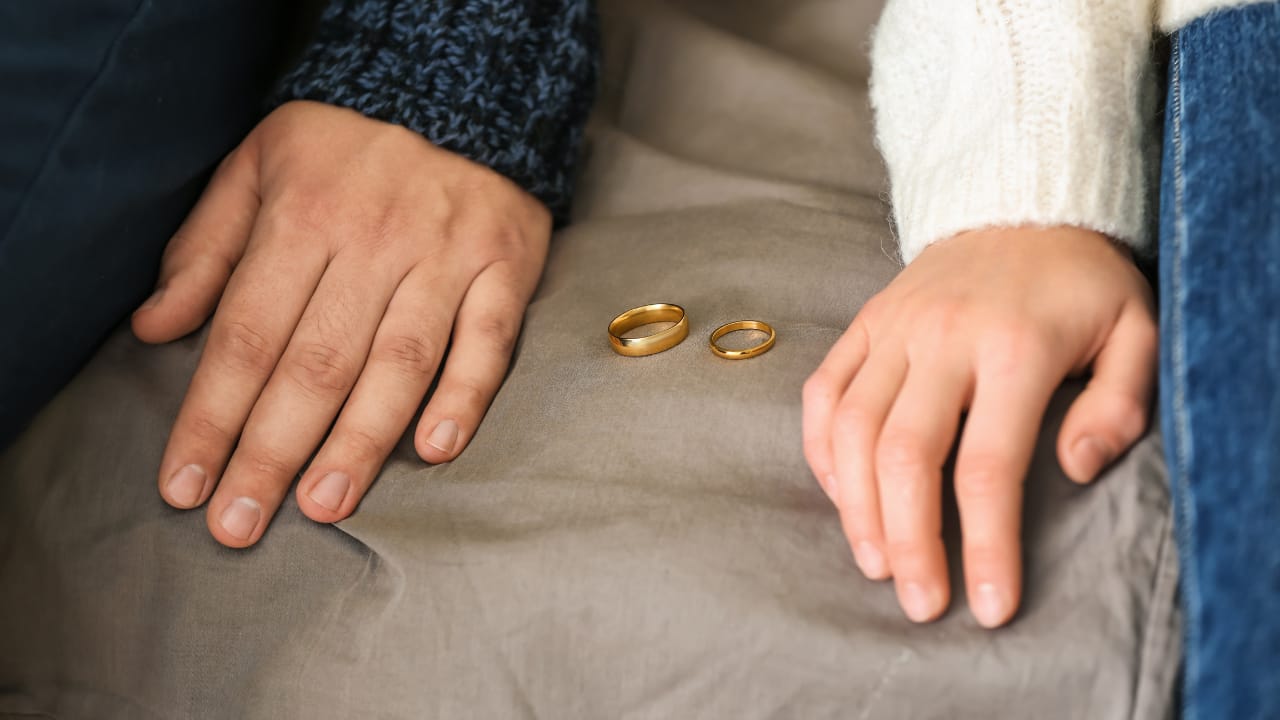 4 Zodiac Signs That Should NEVER Date