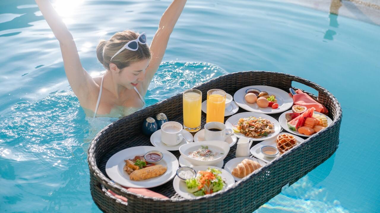 5. Wake Up to a Floating Breakfast in the Maldives Breakfast in bed? Cute. Breakfast in an infinity pool, surrounded by crystal-clear waters? Pure magic. In the Maldives, you can start your morning with a floating tray of tropical fruits, fresh pastries, and champagne, all while soaking in paradise. It’s the ultimate way to say, “I love you” without saying a word. (Image: Canva)