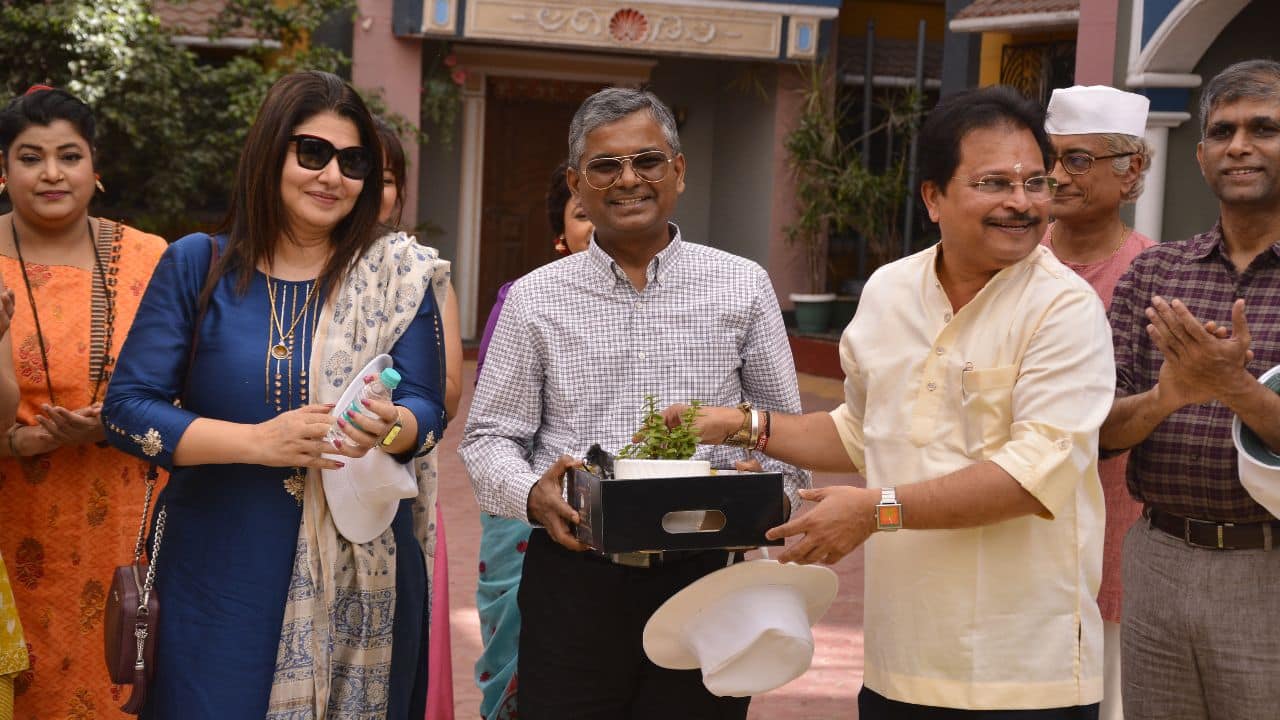 Vikas Kharage and senior IAS officers visit Taarak Mehta Ka Ooltah Chashmah sets