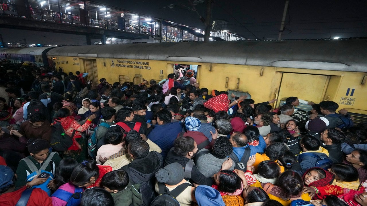How confusion, overcrowding led to the New Delhi railway station stampede: MC Explains