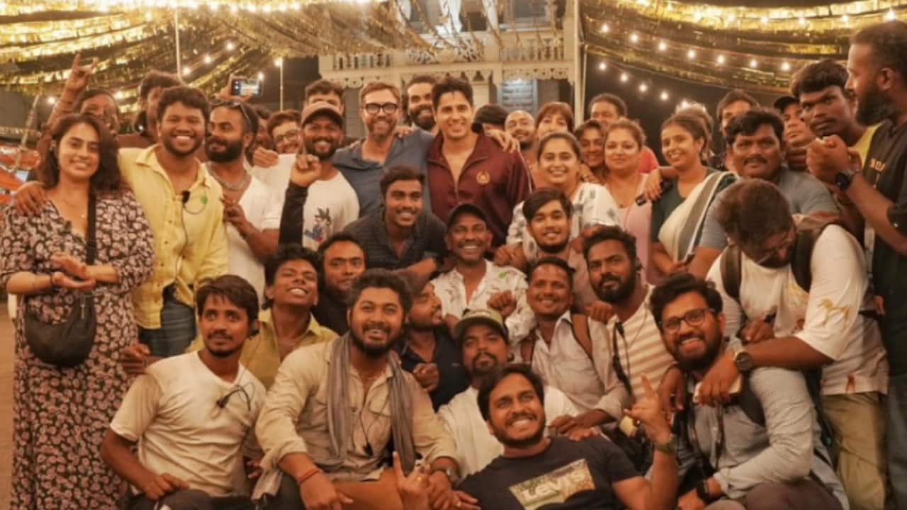 Sidharth Malhotra wraps Kerala shoot schedule of Param Sundari with Janhvi Kapoor, see pics