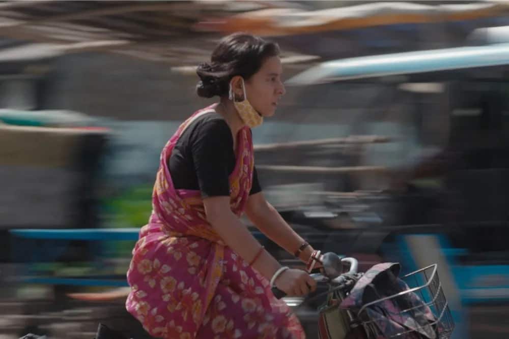 A still from Shadowbox (Baksho Bondi).