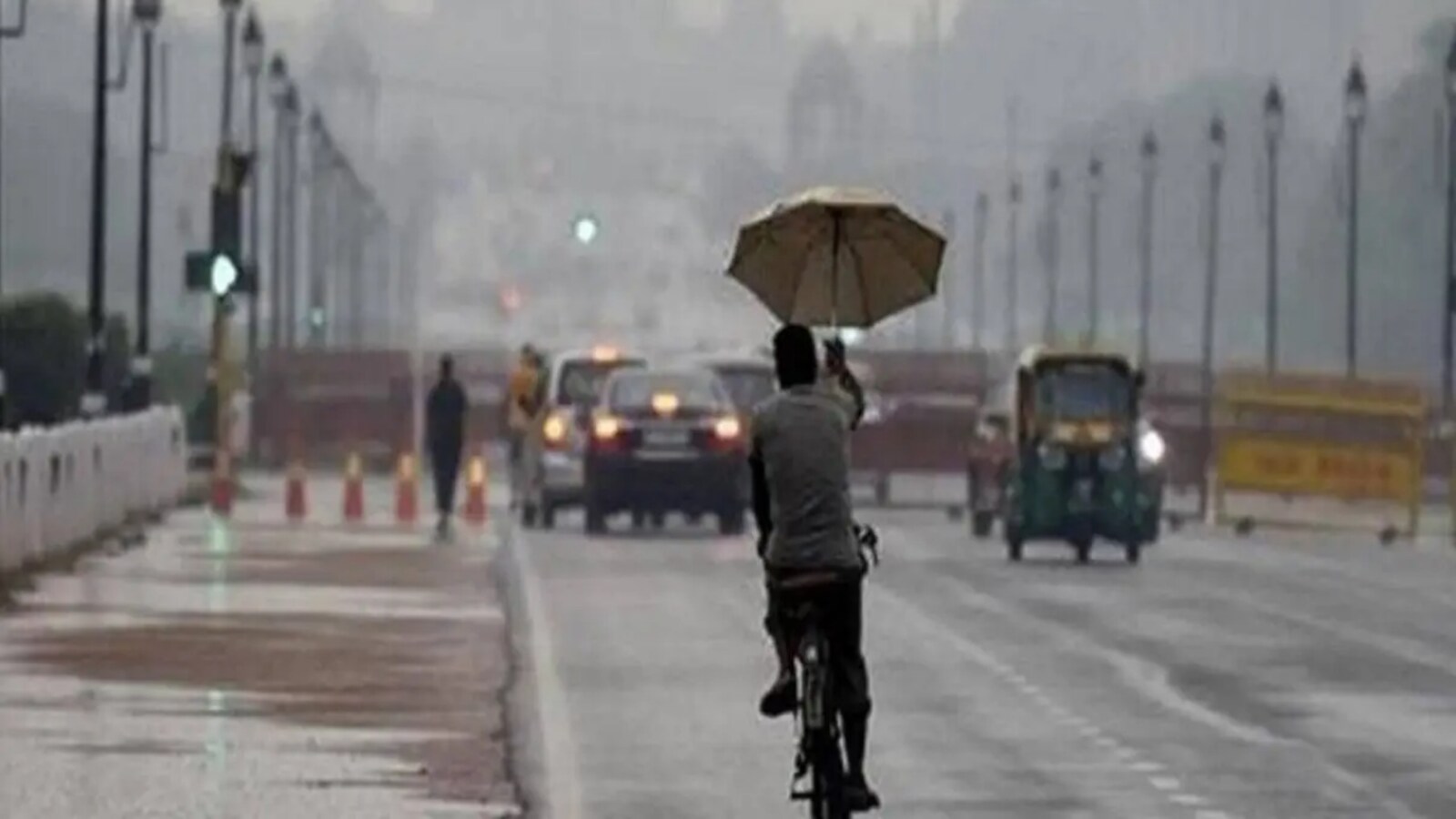 दिल्ली बारिश: दिल्ली-एनसीआर में बारिश, ठंडी हवाएं चलीं; आईएमडी ने 21 फरवरी से आसमान साफ ​​होने का अनुमान जताया