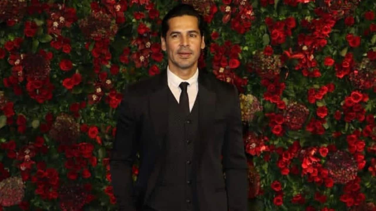 Dino Morea is all set to make his Bollywood comeback with Mere Husband Ki Biwi