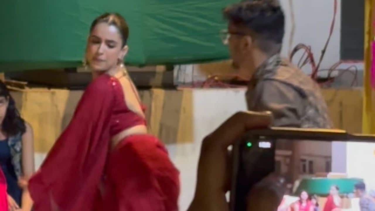 Sanya Malhotra shows off her stunning dance moves on Jalebi Bai song at an event, watch video