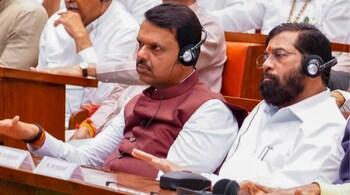 Maharashtra CM Devendra Fadnavis (L) and deputy CM Eknath Shinde (File)