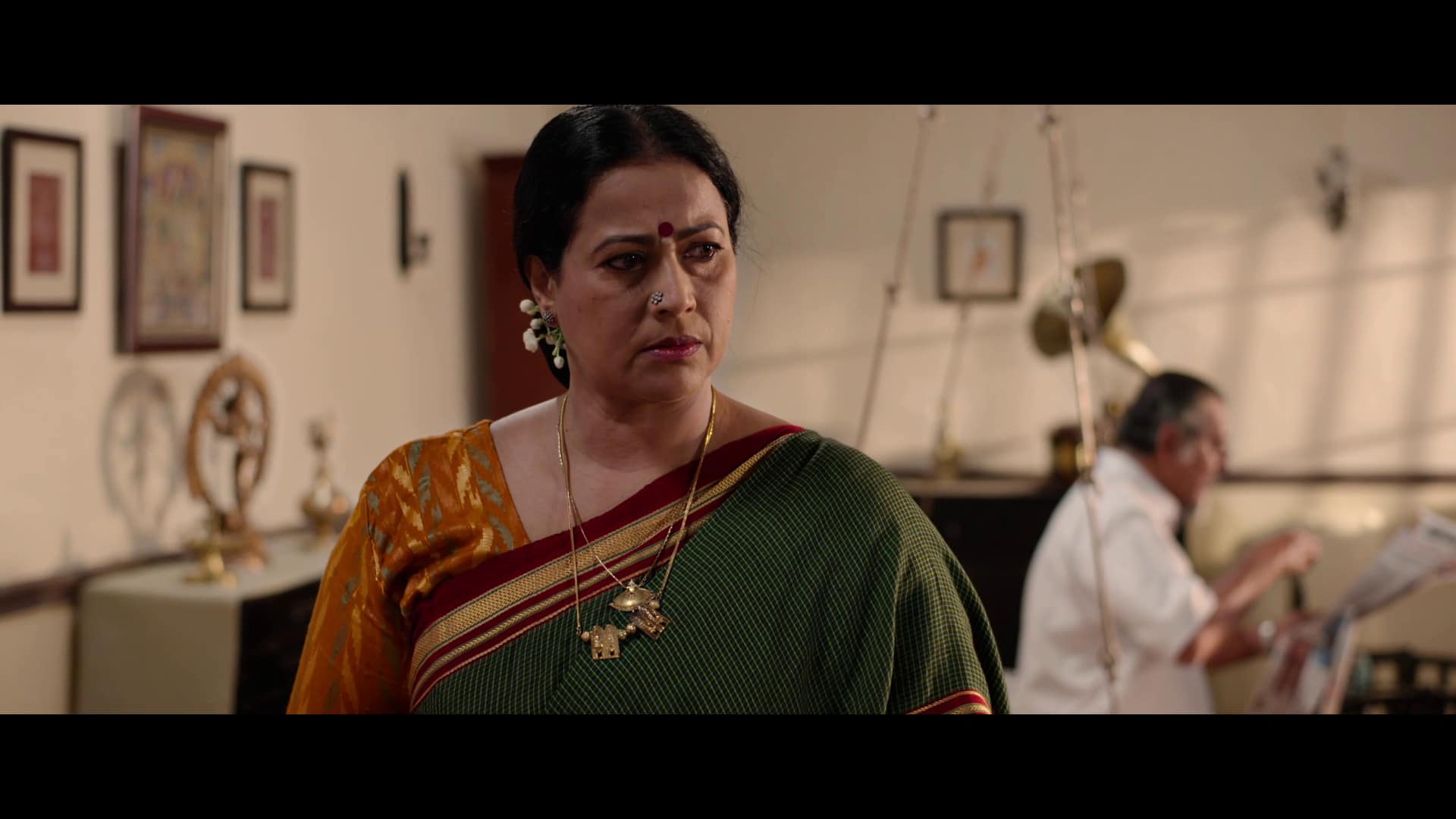 Mona Ambegaonkar and Shishir Sharma in a still from 'Kuch Sapney Apne'.