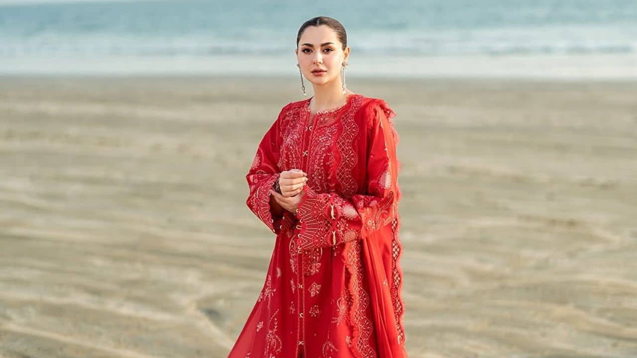 Hania Aamir stuns everyone with her recreation of Deepika Padukone's Om Shaanti Om entry, watch video