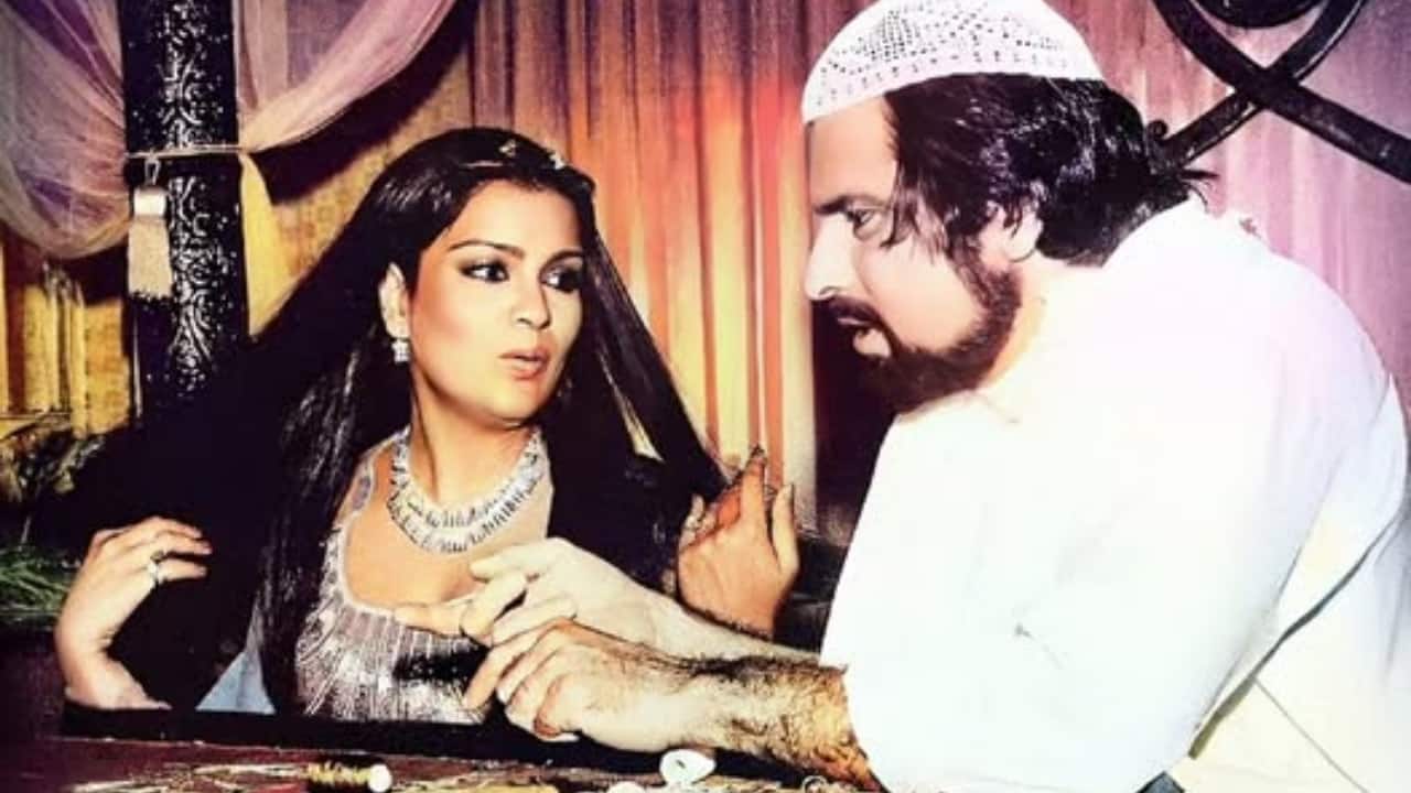 When Sanjay Khan revealed he never slapped Zeenat Aman, said "her eye injury was hereditary, her mom..."