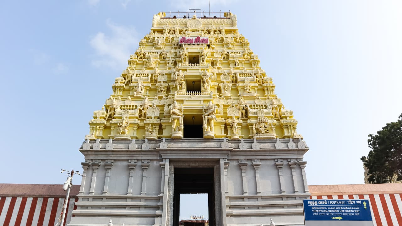 11. Rameswaram Jyotirlinga | Rameswaram, Tamil Nadu: Before battling Ravana, Shri Ram worshipped Bhagwan Shiva by making a Shivling at Rameswaram. Pleased with his devotion, Shiva blessed him with victory. Devotees pray here for success in their endeavors. (Image: Canva)
