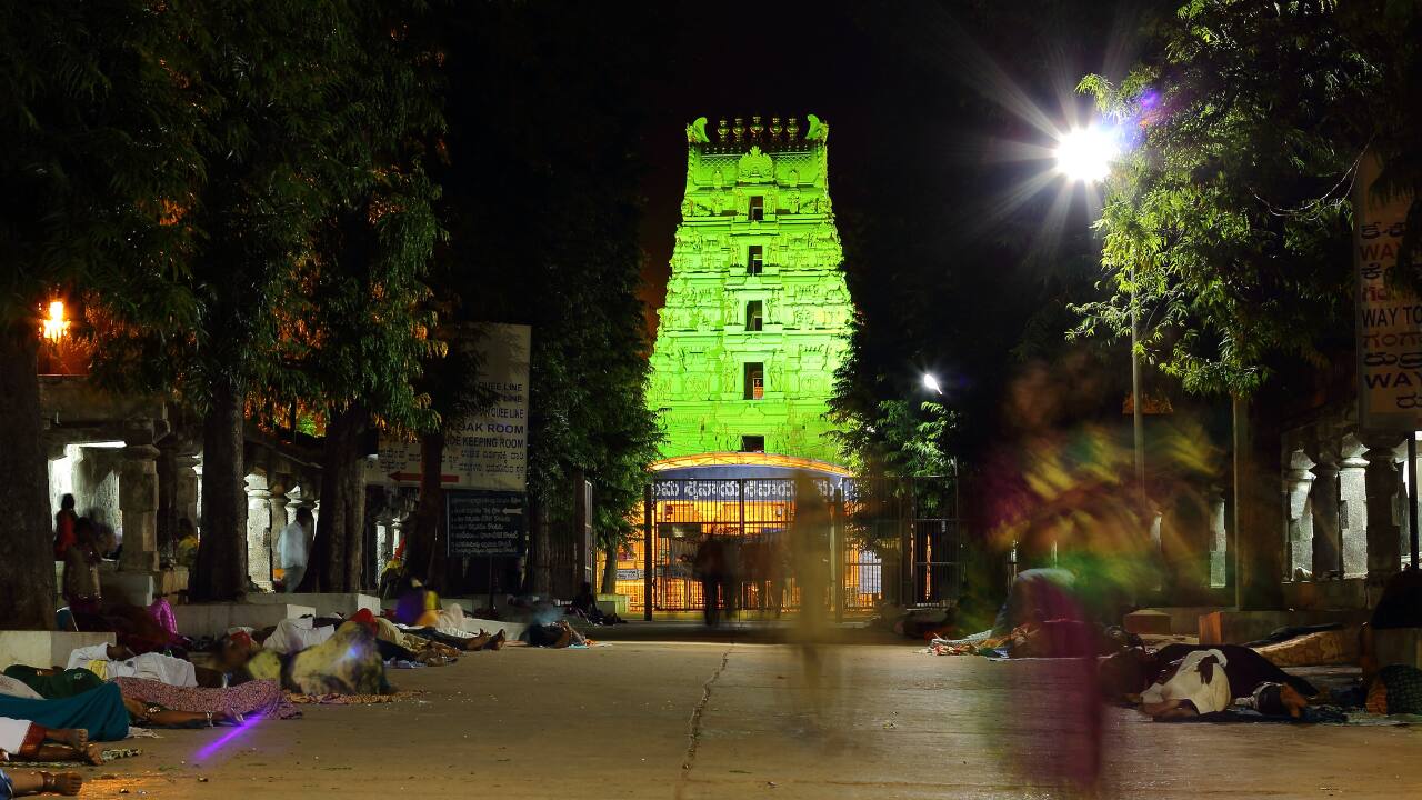2. Mallikarjuna Jyotirlinga | Srisailam, Andhra Pradesh: Bhagwan Shiva and Devi Parvati came here to stay close to their son, Kartikeya, who chose to live alone on Mount Krauncha. Shiva took the form of Arjuna, and Parvati became Mallika, thus the name Mallikarjuna. It is both a Jyotirlinga and a Shaktipeeth, symbolizing parental love and care. (Image: Canva)