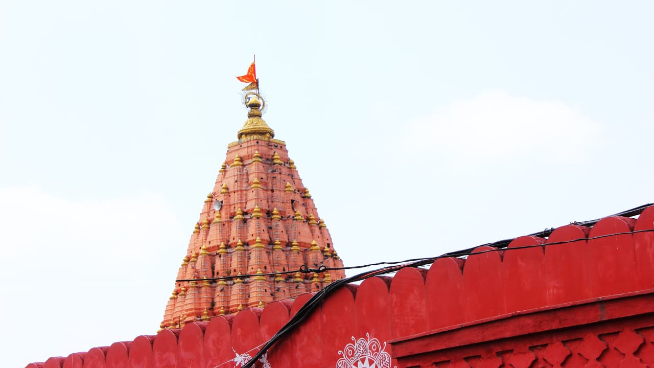 3. Mahakaleshwar Jyotirlinga | Ujjain, Madhya Pradesh: Bhagwan Shiva appeared as Mahakal to defeat the demon Dusana, who was terrorizing his devotees. Devotees worship the Mahakal form of Shiva for protection and liberation. The famous Bhasma Aarti (offering of sacred ash) is performed here. (Image: Canva)